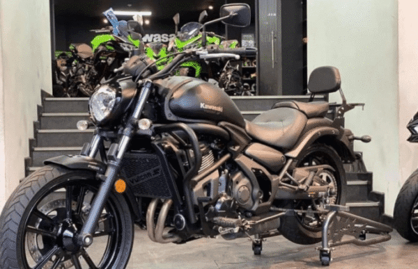 Ben nâng xe Kawasaki Vulcan 650S chính hãng Mbikervn (1)