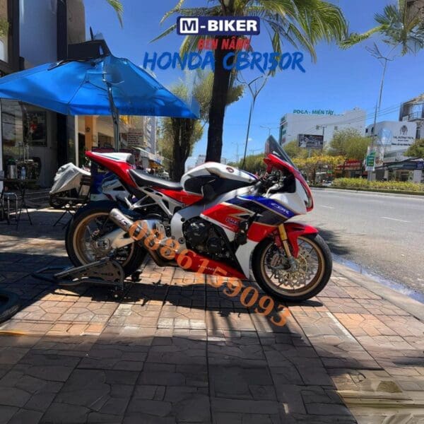 ben nâng honda CBR150R