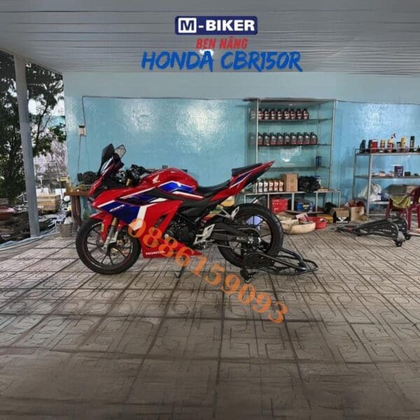ben nâng honda CBR150R