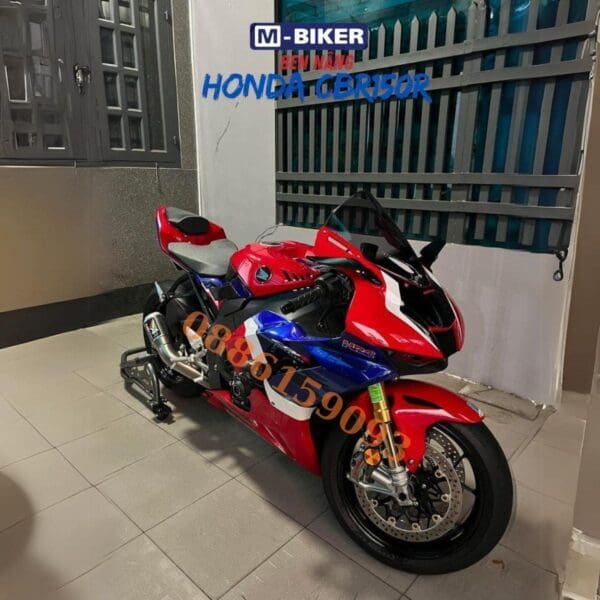 ben nâng honda CBR150R