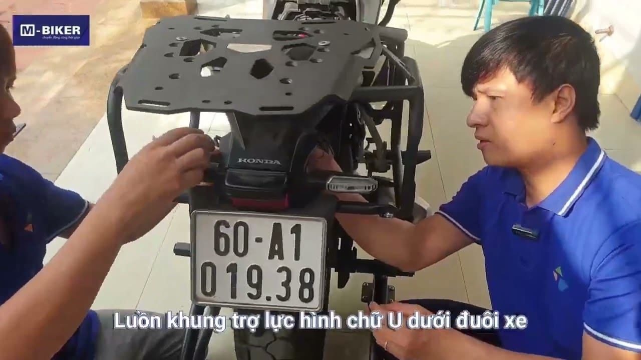 Video Thumbnail: Hướng dẫn cách lắp khung hông cho Honda CB500X Video Thumbnail: Hướng dẫn cách lắp khung hông cho Honda CB500X
