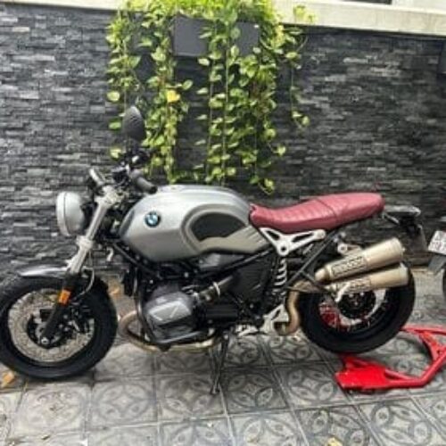Ben nâng xe R9T, BMW R NineT chống nâng 1 gắp trục phải lớn