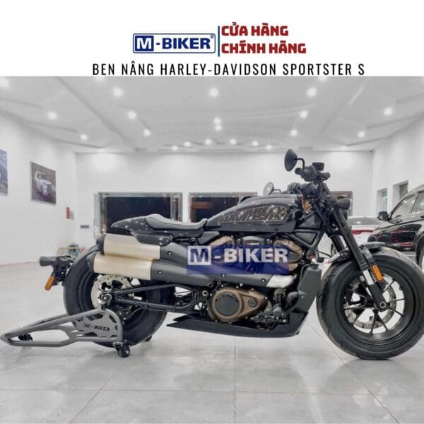 ben nâng Harley Davidson Sportster S