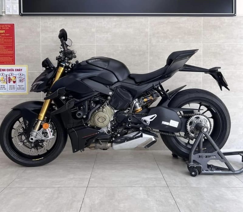 ben nang xe ducati streetfighter v4s ben nang xe ducati streetfighter v4s