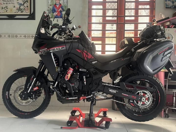 Ben Nâng Honda Transalp XL750