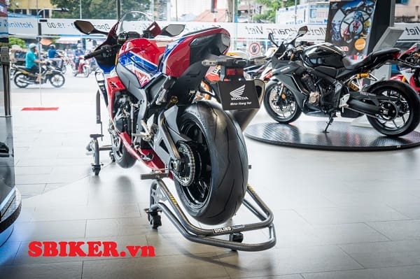 bay nang honda cbr1000rrr