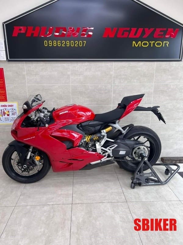 ben nang ducati v4 di chuyen ben nang ducati v4 di chuyen