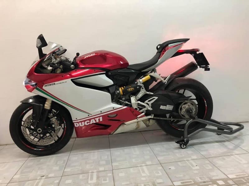 ben nang xe ducati 3 banh ben nang xe ducati 3 banh
