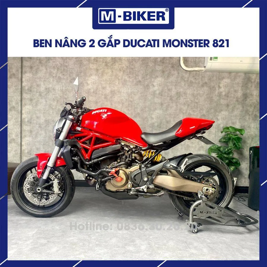 Ben nâng xe Ducati Monster 821