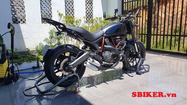 ben nang xe scrambler 800