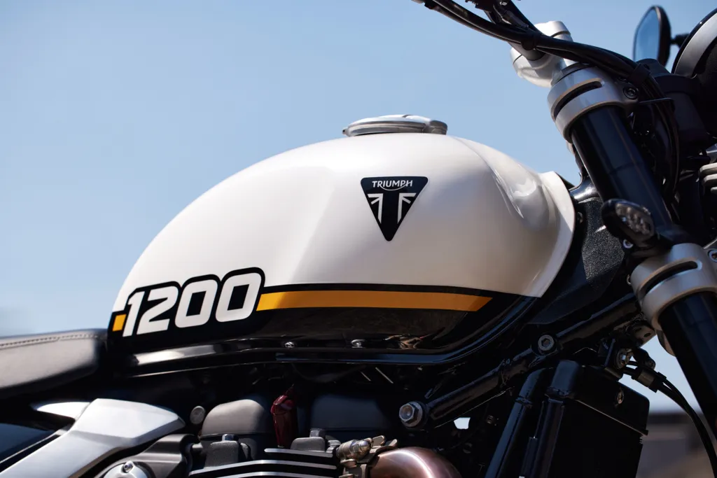 Bình xăng Triumph Speed Twin 1200 với thiết kế mới
