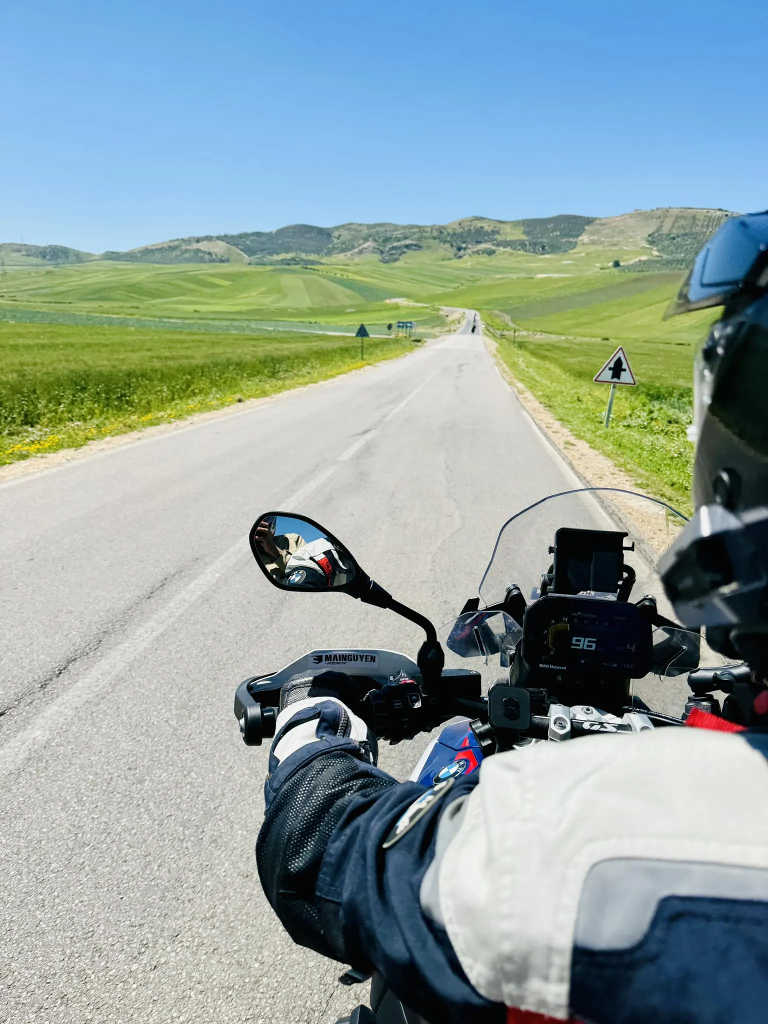 BMW-GS-1300-Mai-Nguyen-Rider-bikervn-5.jpg