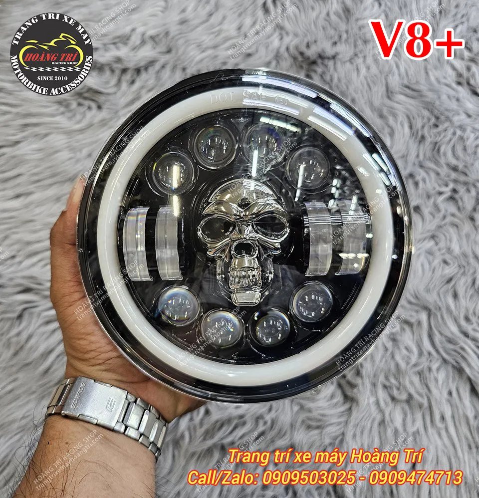 Cận cảnh mẫu mới V8+ với biểu tượng đầu lâu tại trung tâm