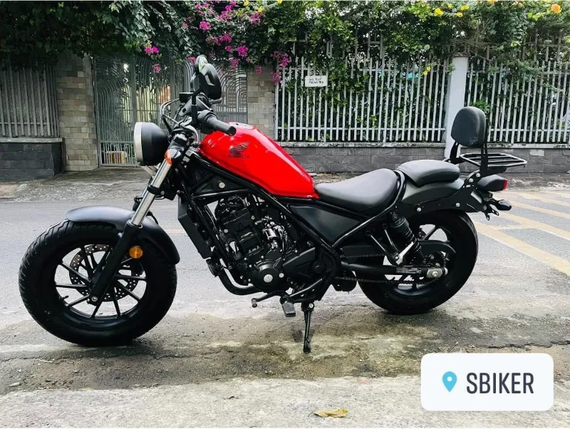 Cảng sau Honda Rebel 500
