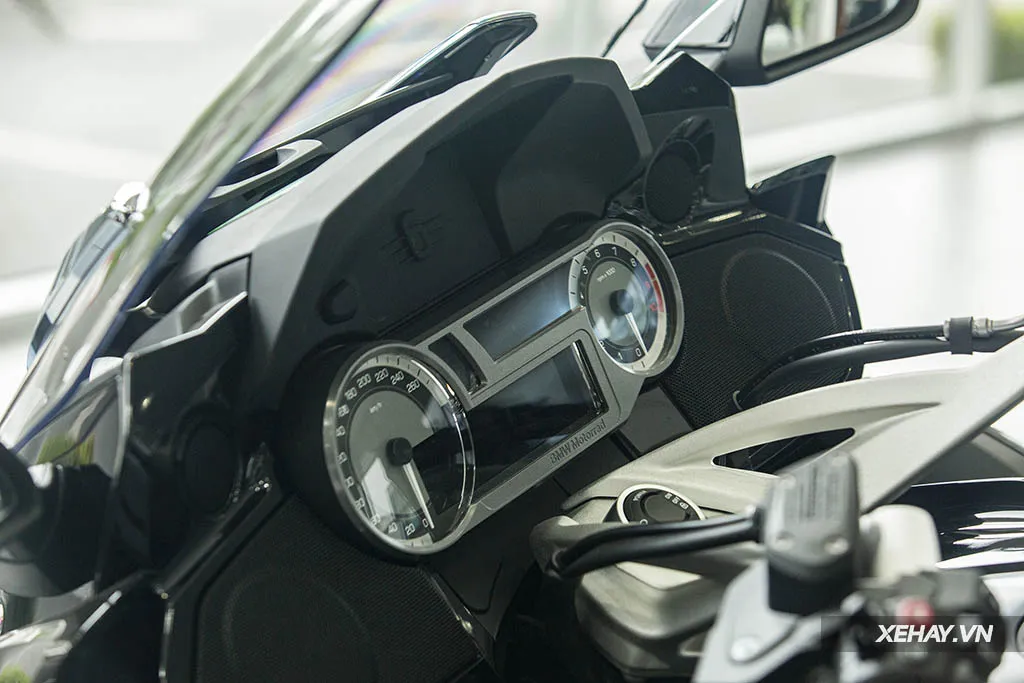 Cụm đồng hồ xe BMW K1600 với màn hình đa thông tin