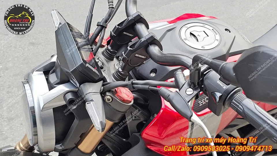 Cùm nâng tay lái MotoWolf được lắp trên xe CB150R giúp tư thế lái thoải mái hơn