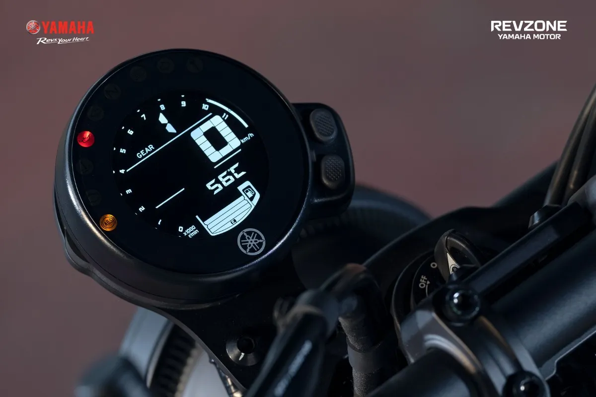 Đồng hồ LCD kiểu tròn cổ điển trên Yamaha XSR700
