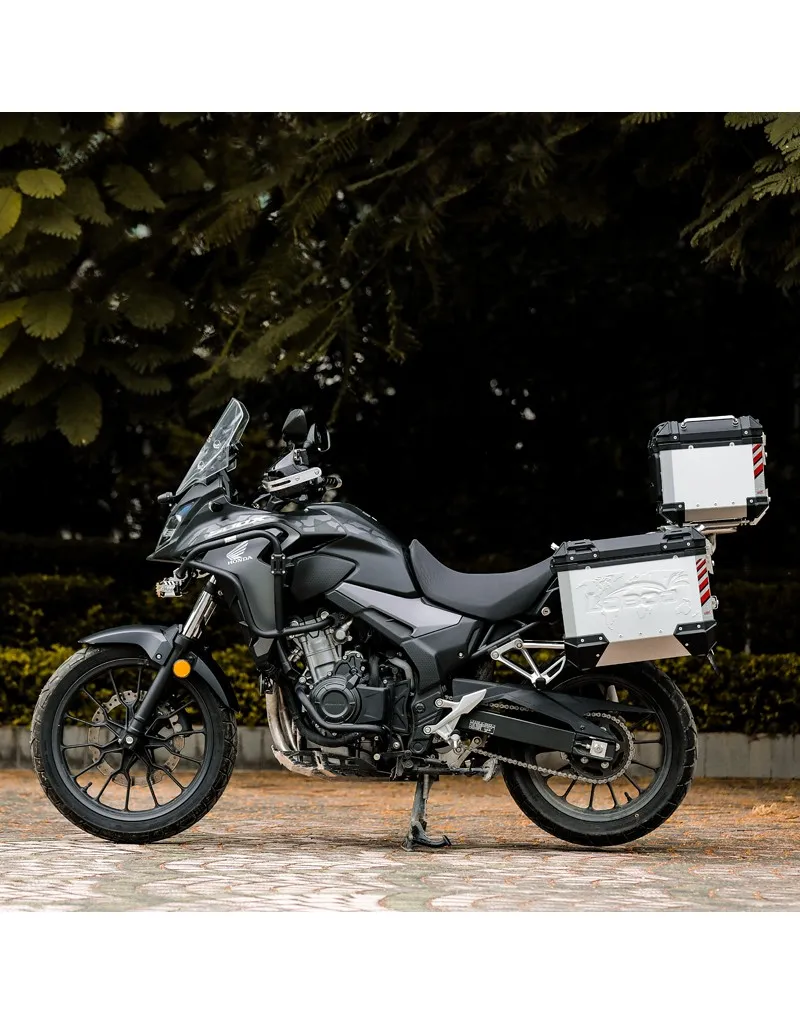 Hình ảnh chi tiết về khóa và các chi tiết trên thùng Lobo Tibet