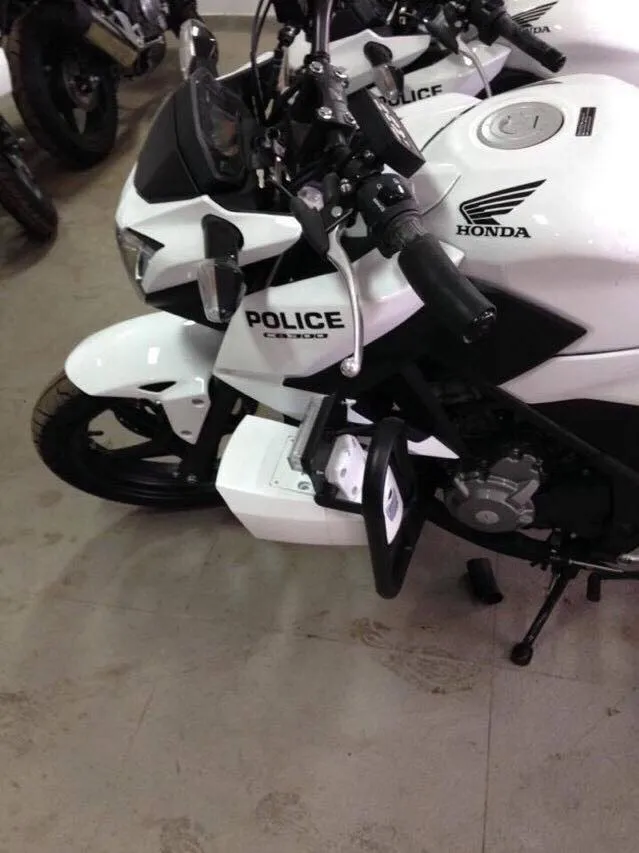 Honda CBR300F được trang bị thùng sau, thể hiện sự tiện dụng cho người dùng