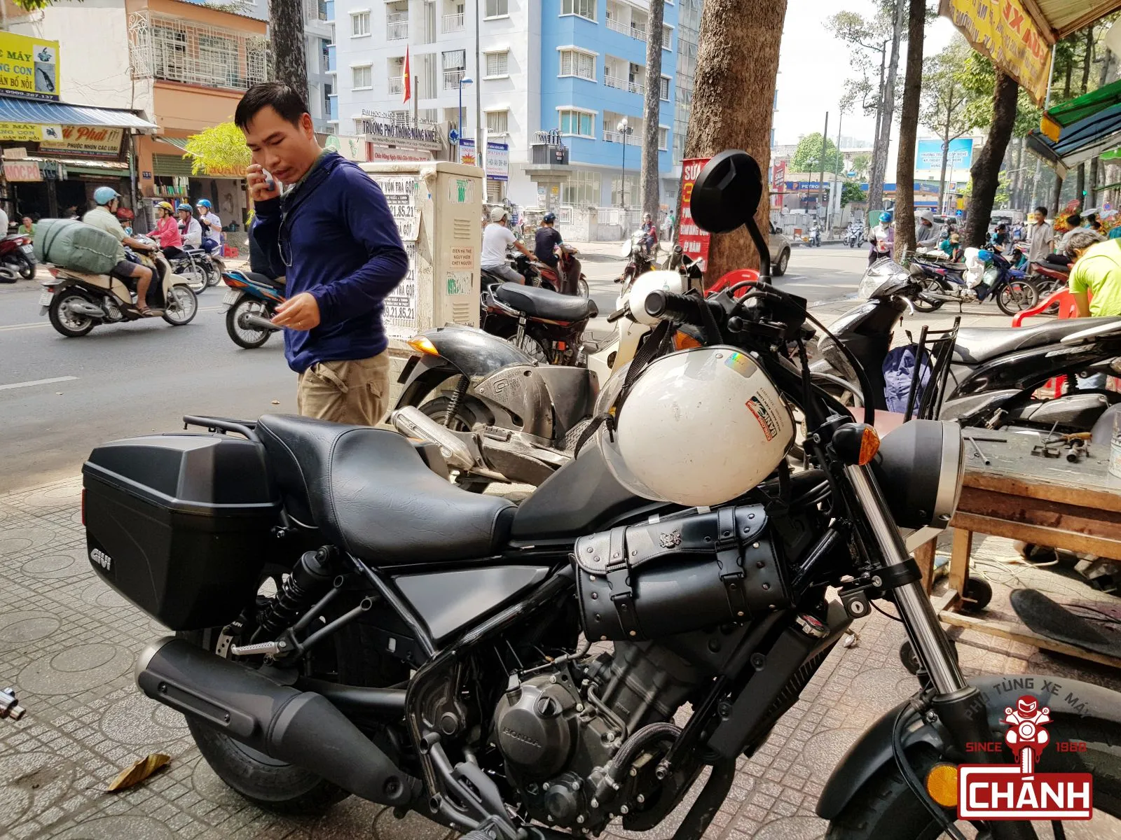 Honda Rebel 300 độ thùng sau
