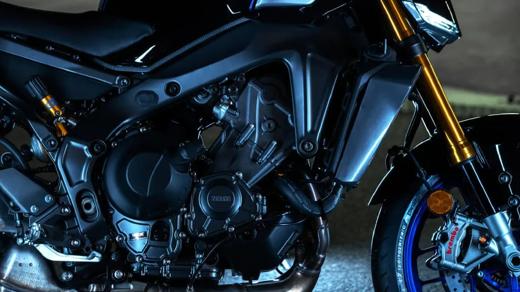 Khối động cơ CP3 mạnh mẽ của Yamaha MT-09 SP