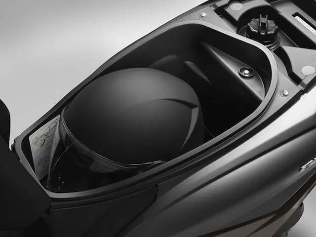 Suzuki Burgman Street 125 trang bị hộp đựng đồ, tăng khả năng chứa đồ