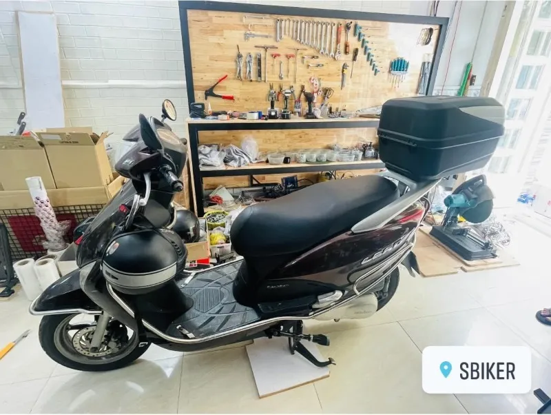 Thùng gắn xe Givi có dung tích 43 lít, đựng được nhiều đồ kèm theo