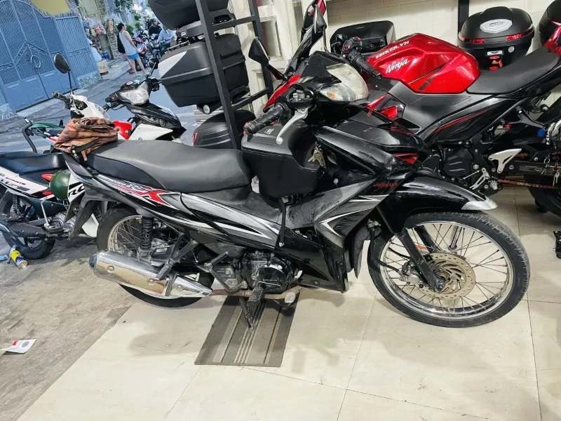 Thùng giữa Wave RSX, vừa tiện dụng vừa thời trang