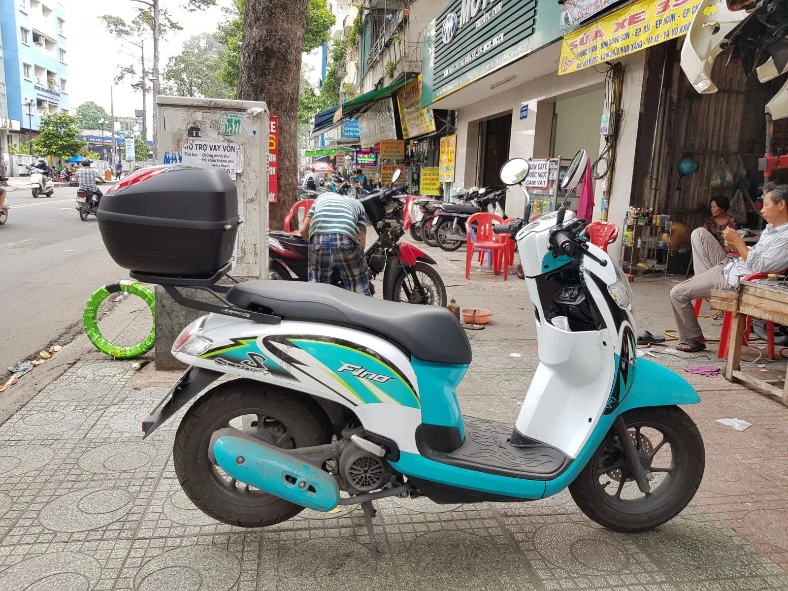 thung-Givi-cho-xe-Honda-Scoopy-3b