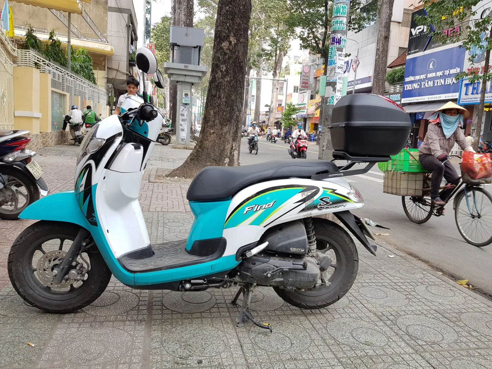 thung-Givi-cho-xe-Honda-Scoopy-4b