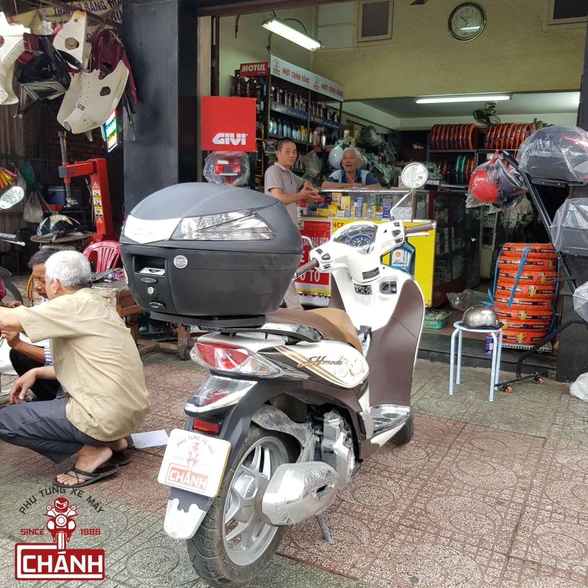 thung-Givi-cho-xe-Honda-SH-Mode-2b