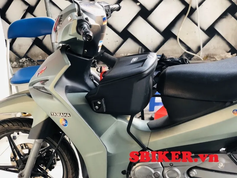 Thùng Givi E Series được lắp trên Yamaha Sirius RC Fi, một lựa chọn phổ thông và tiện dụng