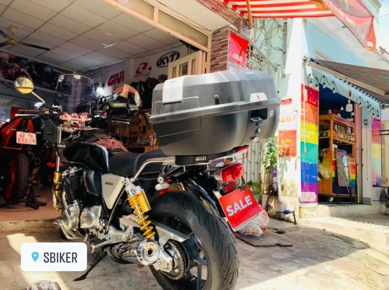 Thùng Givi E43N dung tích lớn, gắn sau xe Honda CB1100