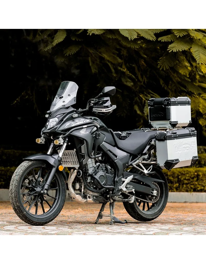 Thùng Lobo Tibet màu đen trên xe Honda NX500