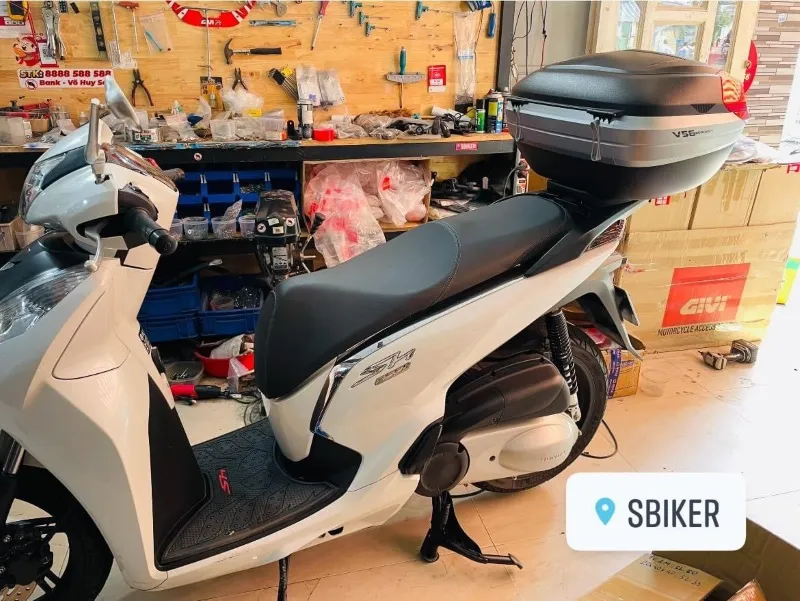 Thùng sau Givi trên Honda SH, dung tích lớn, phù hợp cho việc chứa đồ hàng ngày