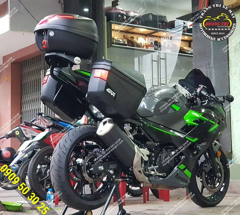 Thùng sau Givi trên xe Yamaha XMAX 400