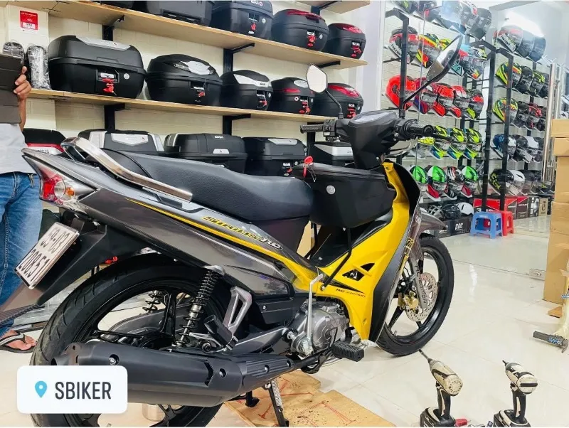Thùng sau xe máy Yamaha Sirius RC Fi với thiết kế gọn gàng, tăng tính thẩm mỹ và khả năng chứa đồ