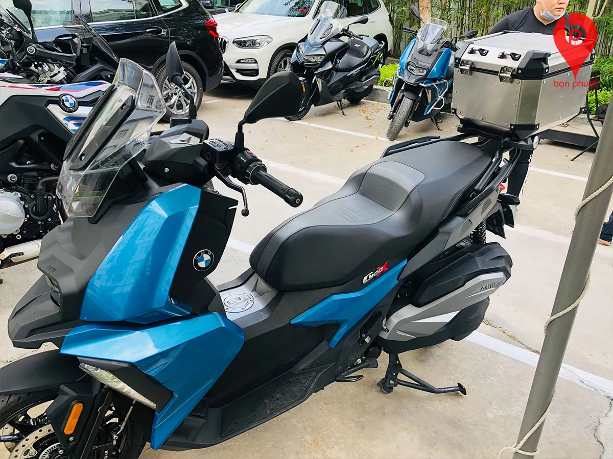 Thùng top Givi OBK42A gắn trên xe BMW C 400 X