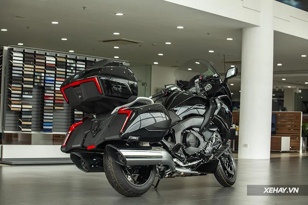 Tổng quan BMW K 1600 Grand America với thùng sau và thùng hông