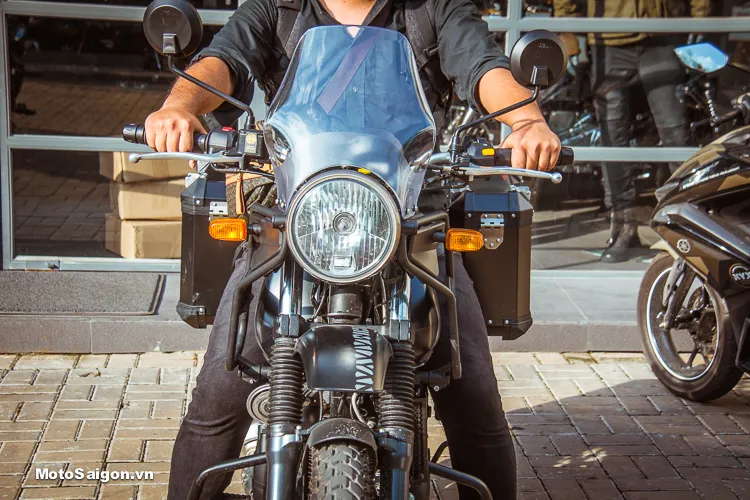 Tổng thể Royal Enfield Himalayan sau khi lắp đầy đủ thùng và bộ khung chống đổ