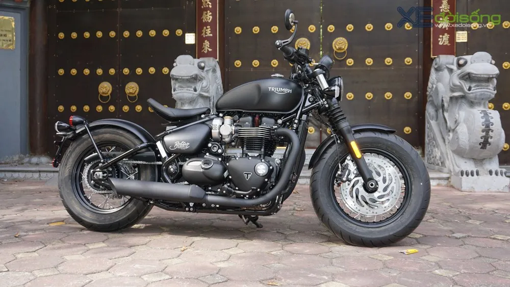 Triumph Bonneville Bobber Black - Sự kết hợp hoàn hảo với thùng sau