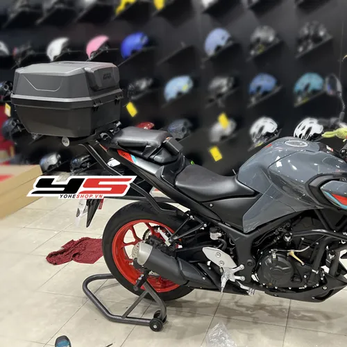 Yamaha MT-03 với thùng Givi B42NB ADV