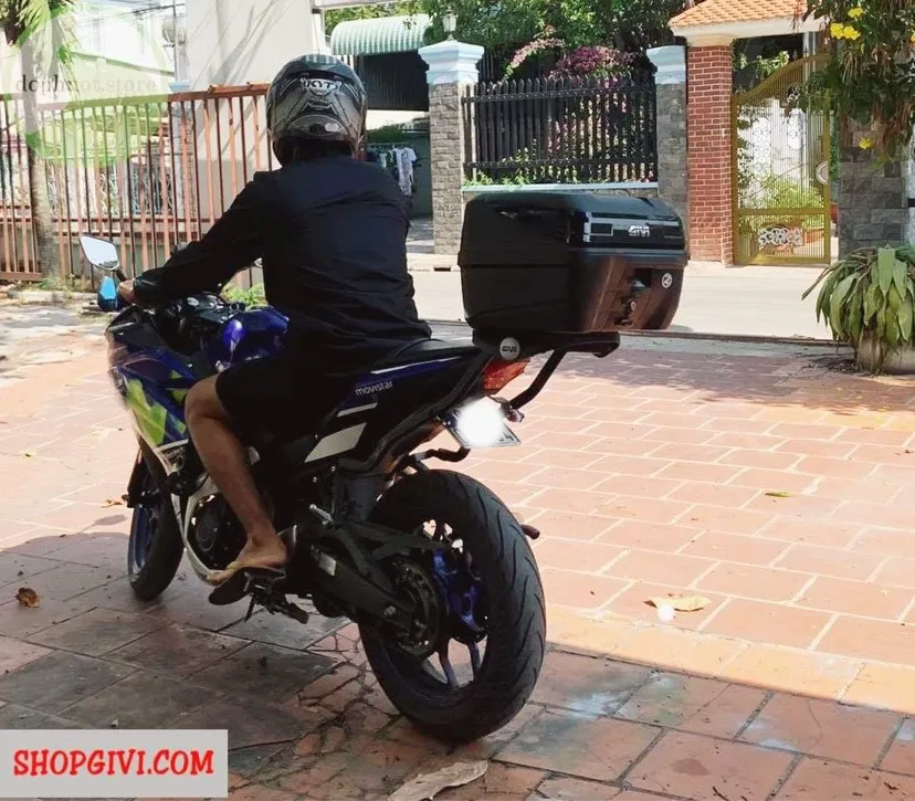 Yamaha R3 lên thùng Givi B32NB