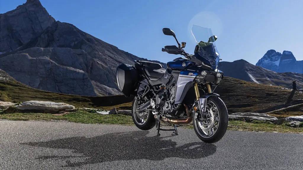 Yamaha Tracer 9 GT với thùng sau và các phụ kiện