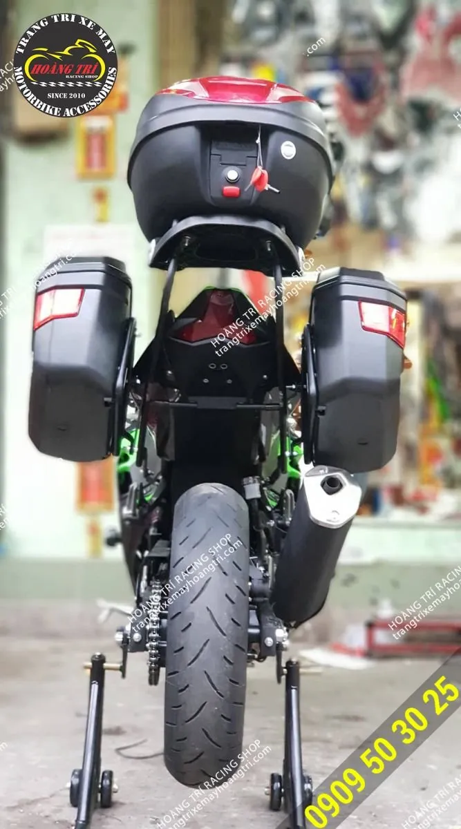 Yamaha XMAX 400 với combo thùng sau và thùng hông