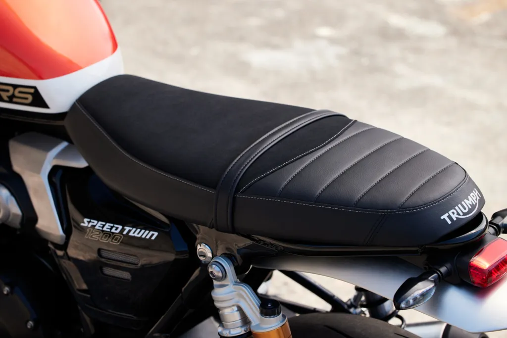 Yên xe Triumph Speed Twin 1200 thiết kế lại