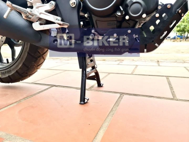 Chân chống đứng M-Biker cho Yamaha MT-03 bằng thép không gỉ dày 2mm giúp xe đứng vững trên mọi địa hình