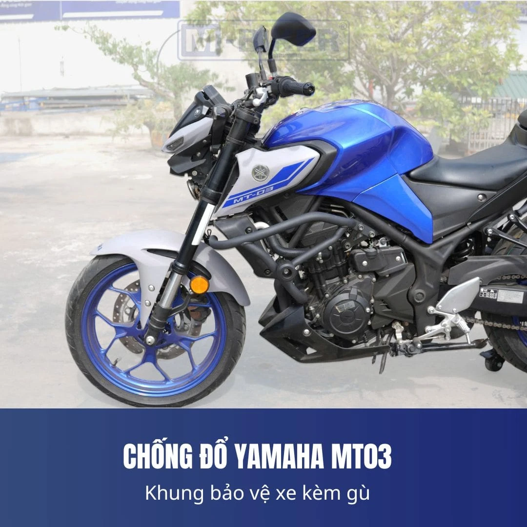 Thợ kỹ thuật đang siết bulong khung bảo vệ vào chân khung zin của xe Yamaha MT-03 bằng dụng cụ chuyên dụng