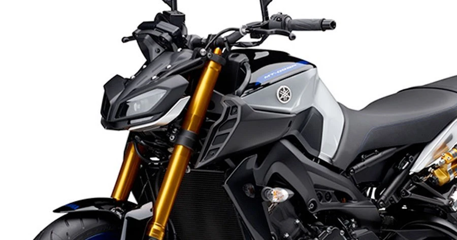 Khung chống đổ MT03 Mbiker: Chọn đúng đời xe & so sánh kỹ thuật 2 Xe Yamaha MT-03 đời mới sử dụng phuộc đảo USD màu vàng đặc trưng khác biệt với phuộc thường