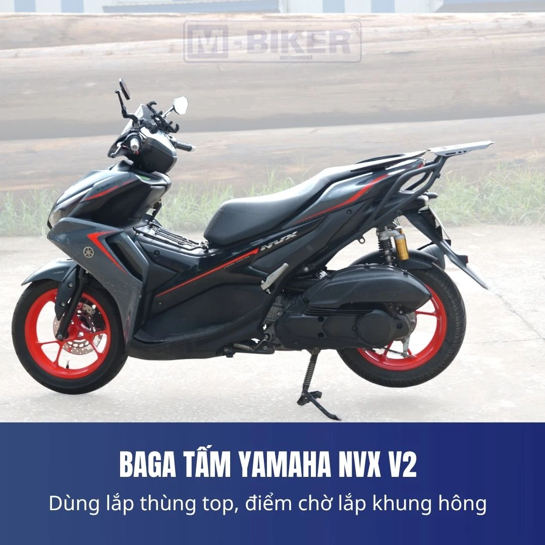 Baga top box NVX V2 M-Biker: bảng tâm lỗ và tải trọng thực tế 2 Cận cảnh bốn điểm bắt ốc trên pát đuôi xe NVX V2 với thước kẹp đo khoảng cách tâm lỗ chính xác